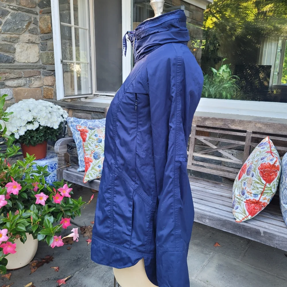 Lululemon Fo Drizzle Raincoat